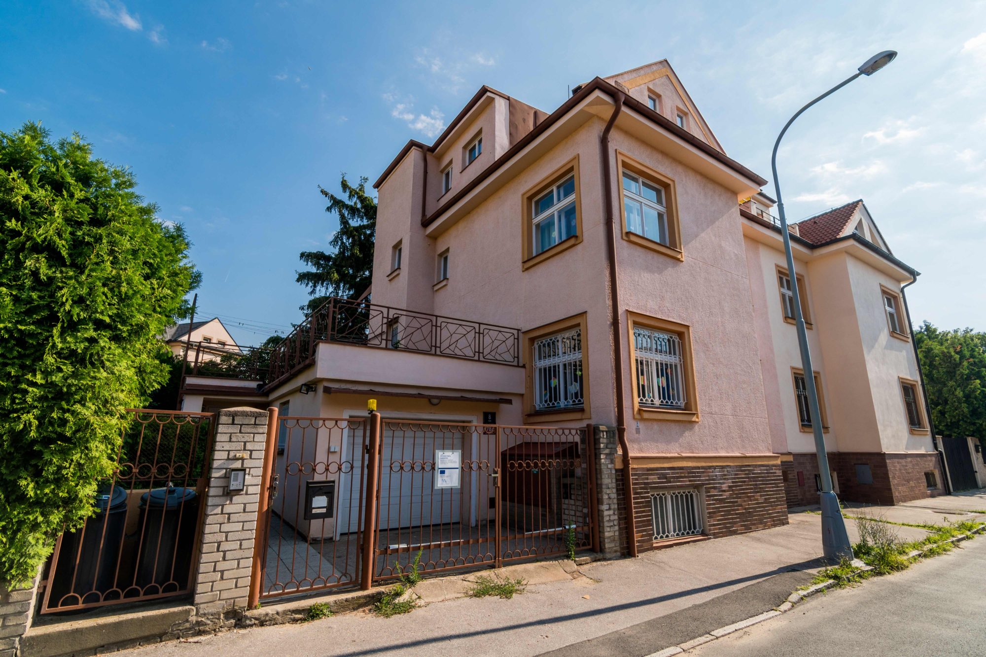 Prodej vily na Malvazinkách, ulice Přímá, Praha 5 - Smíchov, vila na vlastním pozemku v centru Prahy na krásném místě. Realitní makléř Michal Souček Prodej vily na Malvazinkách, ulice Přímá, Praha 5 - Smíchov, vila na vlastním pozemku v centru Prahy na krásném místě. Realitní makléř Michal Souček